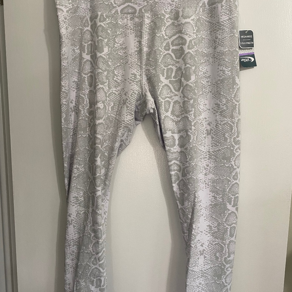 Spandex and Cotton Snake print leggings NWT  1X